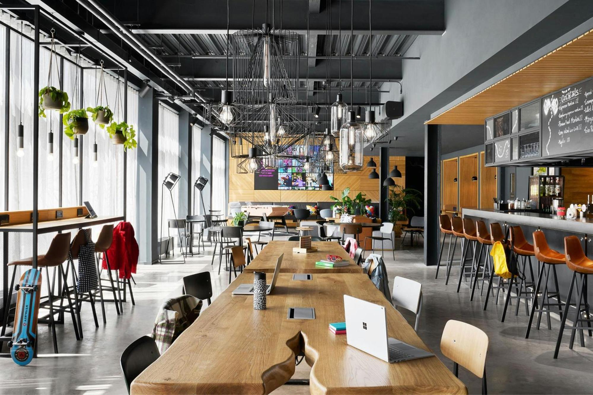 Moxy Bristol 호텔 외부 사진
